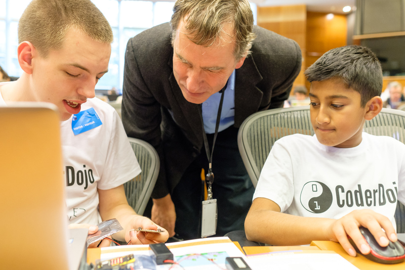 Ludek Niedermayer coding with children