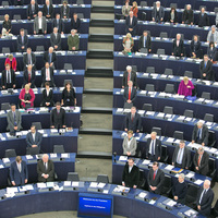 13-11-18_hemicycle_minute_of_silence-3