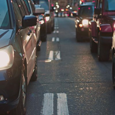 Doprava-auta-praha-benzin-nafta-silnice-cesta-kolona